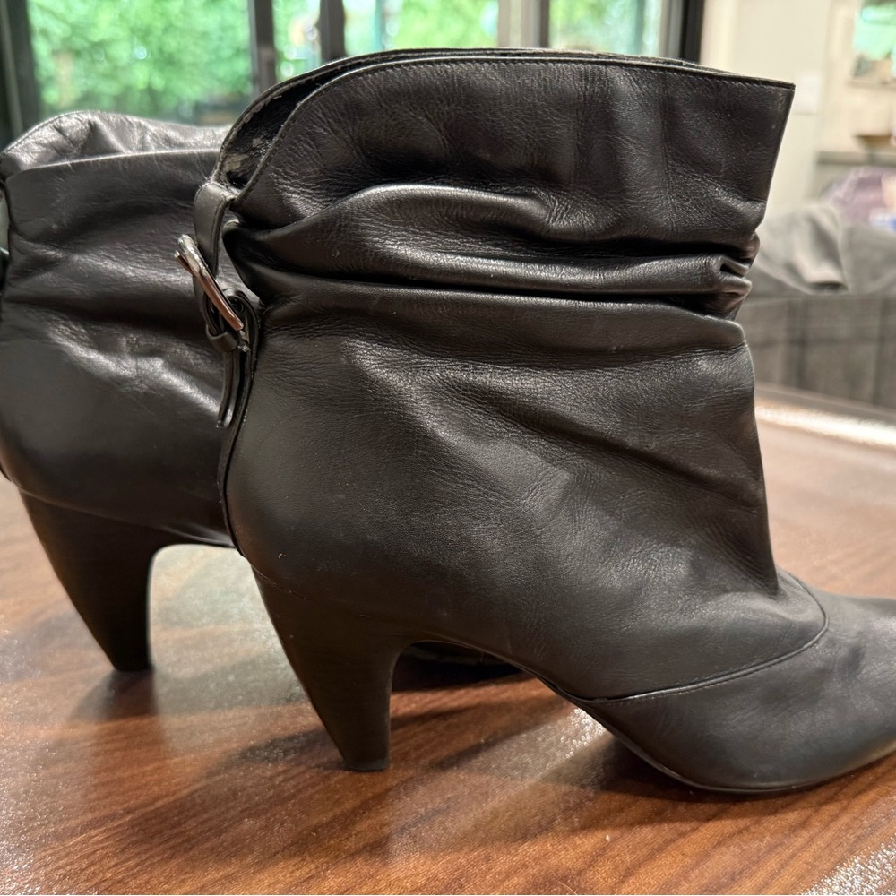 BCBG sz9 Black Women's Ankle Boots with cute buckle detail